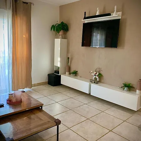 Elerina House בית נופש *
